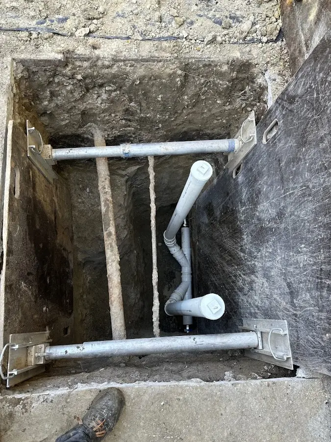 Experienced plumber completing Drain Cleaning work in Berea